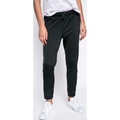 Adidas Originals - Spodnie EQT Cigarette. Czarne spodnie sportowe damskie marki adidas Originals, z materiału. W wyprzedaży za 239,90 zł.