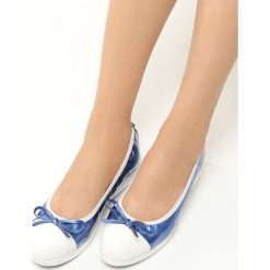 Niebieskie Balerinki Melton. Niebieskie baleriny damskie marki Born2be, na niskim obcasie. Za 29,99 zł.