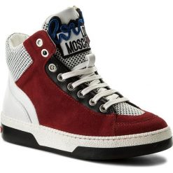 Sneakersy LOVE MOSCHINO - JA15333G05JG450A Cr.Ro/Vi.Ne/Re/Vi.Bi. Czerwone sneakersy damskie Love Moschino, z zamszu. W wyprzedaży za 589,00 zł.