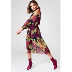 Sukienki: NA-KD Trend Sukienka midi z marszczeniami – Multicolor