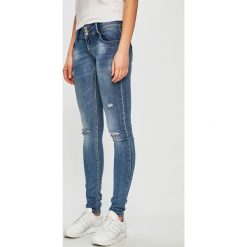 Haily's - Jeansy Camila. Niebieskie jeansy damskie Haily's, s, bez wzorów, z elastanu, z podwyższonym stanem. W wyprzedaży za 99,90 zł.