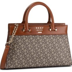 Torebka DKNY - Ava Satchel T&C Logo R93DJD67 Ecru/Crml 4EE. Pomarańczowe torebki klasyczne damskie DKNY, ze skóry, klasyczne. W wyprzedaży za 589,00 zł.