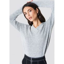 Swetry klasyczne damskie: Rut&Circle Sweter z dekoltem V Erica – Grey