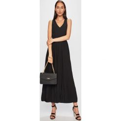 Trussardi Jeans - Sukienka. Czarne sukienki damskie Trussardi Jeans, bez wzorów, z poliesteru, eleganckie, z włoskim kołnierzykiem, bez rękawów, rozkloszowane. Za 949,90 zł.