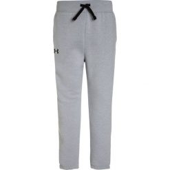 Under Armour FAVORITE Spodnie treningowe overcast gray. Szare spodnie chłopięce marki Under Armour, z bawełny. W wyprzedaży za 151,20 zł.