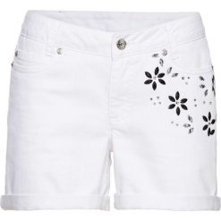 Szorty w kwiaty bonprix biały. Białe jeansy damskie bonprix, na lato, z aplikacjami, z jeansu. Za 79,99 zł.