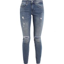 Calvin Klein Jeans MID RISE SKINNY ANKLE RAW Jeans Skinny Fit thermal. Szare jeansy damskie marki Calvin Klein Jeans, z bawełny. W wyprzedaży za 449,25 zł.