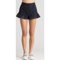 SZORTY EMPORIO ARMANI - Granatowy. Niebieskie szorty damskie w ażurowe wzory, z bawełny. Za 334,50 zł.
