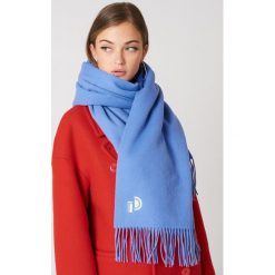 Szaliki damskie: Gestuz Szalik Cross – Blue