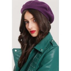 Ciemnofioletowy Beret Hearsay. Fioletowe czapki damskie Renee. Za 39,99 zł.