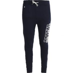 GStar RIE ART SW PANT WMN Spodnie treningowe sartho blue 6067. Niebieskie spodnie damskie marki G-Star, xxs, z bawełny. Za 369,00 zł.