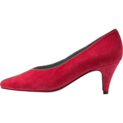 LAB Czółenka rojo. Czerwone czółenka LAB, z materiału. Za 389,00 zł.