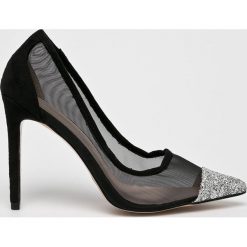 Public Desire - Szpilki. Czarne szpilki marki Public Desire, z materiału, na obcasie. W wyprzedaży za 99,90 zł.