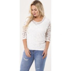 Biała Bluzka Dose Of. Białe bluzki damskie Born2be, xl, w koronkowe wzory, z dzianiny, z okrągłym kołnierzem. Za 59,99 zł.
