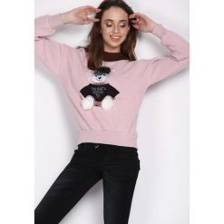 Różowa Bluza Award Winner. Czerwone bluzy damskie Born2be, l. Za 59,99 zł.