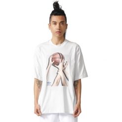 KOSZULKA ADIDAS NYC GALLERY TEE BJ9940. Szare koszulki męskie marki Adidas, m, bez wzorów, bez kołnierzyka, bez rękawów. Za 99,00 zł.