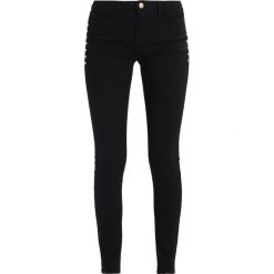KIOMI Jeansy Slim Fit black. Czarne boyfriendy damskie KIOMI. W wyprzedaży za 167,20 zł.