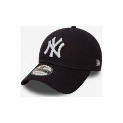 New Era New York Yankees Essential Czapka z daszkiem Niebieski. Niebieskie czapki męskie New Era, z haftami, z bawełny. Za 94,95 zł.
