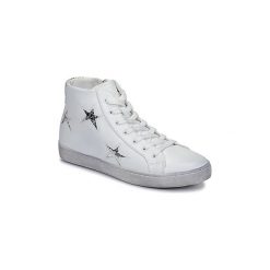 Buty Chattawak BUFFALO. Białe trampki i tenisówki damskie Chattawak, bez wzorów, bez zapięcia. Za 154,50 zł.
