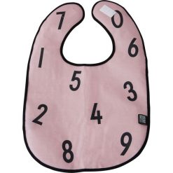 Śliniak The Numbers różowy. Różowe śliniaki Design Letters, bez wzorów, z bawełny. Za 86,00 zł.