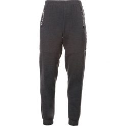 Ciemnoszare Spodnie Ohireth. Szare spodnie męskie Born2be, xl, bez wzorów, z dresówki. Za 49,99 zł.