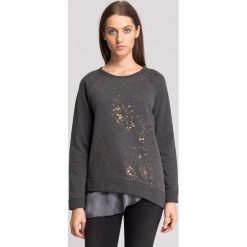 Szara bluza damska z nadrukiem. Szare bluzy damskie Deha, s, z nadrukiem, z tkaniny, bez rękawów, bez kaptura. Za 159,60 zł.