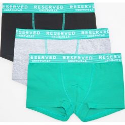 Bokserki 3 pack - Czarny. Czarne bokserki męskie Reserved, bez wzorów. Za 59,99 zł.