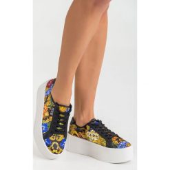 SNEAKERSY VERSACE JEANS COUTURE. Czarne koturny damskie na sznurówki. Za 849,00 zł.