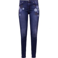 7 for all mankind Jeans Skinny Fit light blue denim. Niebieskie jeansy damskie marki 7 for all mankind, bez wzorów, z elastanu. W wyprzedaży za 530,55 zł.