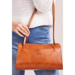 Włoska torebka skórzana camel Rovicky TWR-60 - camel. Brązowe kopertówki damskie ROVICKY, w paski, ze skóry, klasyczne, bez dodatków. Za 189,99 zł.