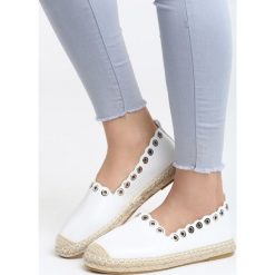 Białe Espadryle Say Yes. Białe espadryle damskie Born2be, z aplikacjami, bez obcasa, na płaskiej podeszwie. Za 59,99 zł.
