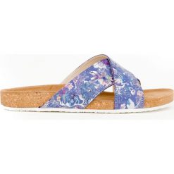 Klapki na korku - skóra naturalna - model 341 - kolor niebieskie kwiaty. Niebieskie klapki damskie Zapato, w kwiaty, ze skóry, bez obcasa. W wyprzedaży za 99,00 zł.