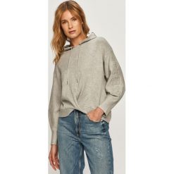 Guess Jeans - Sweter. Czarne swetry damskie Guess Jeans, s, z aplikacjami, z elastanu, z długim rękawem, długie, z kapturem. Za 459,90 zł.