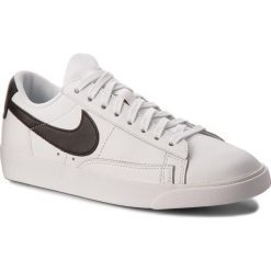 Buty NIKE - Blazer Low Le AA3961 111 White/Black. Białe buty sportowe damskie Nike, bez wzorów, ze skóry, sportowe. W wyprzedaży za 229,00 zł.