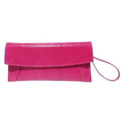 Skórzana kopertówka w kolorze fuksji - (S)29 x (W)13 cm. Różowe kopertówki damskie Bosccolo, bez wzorów, ze skóry, bez dodatków. W wyprzedaży za 209,95 zł.
