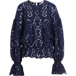 Bluzki damskie: PERSEVERANCE LONDON CUT OUT EMBRY CREPE BLOUSE Bluzka navy