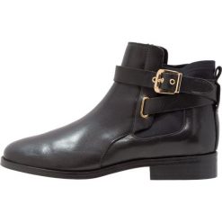 KIOMI Botki black. Czarne botki damskie na zamek KIOMI, z materiału, klasyczne. Za 379,00 zł.