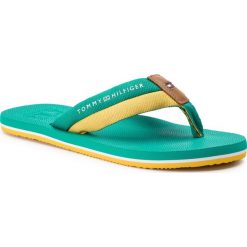 Japonki TOMMY HILFIGER - Embossed The Beach Sandal FM0FM02088 Pepper Green 319. Żółte klapki męskie TOMMY HILFIGER, bez wzorów, ze skóry. W wyprzedaży za 129,00 zł.