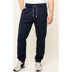 Spodnie dresowe Guess M01B40 K9EI0. Niebieskie jeansy męskie Guess, m, z aplikacjami. W wyprzedaży za 239,00 zł.