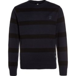 DC Shoes SABOTAGE STRIPE Sweter blue. Niebieskie swetry chłopięce marki DC Shoes, z bawełny. W wyprzedaży za 167,20 zł.