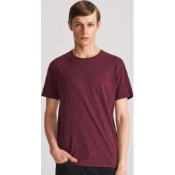 T-shirt z melanzowej dzianiny - Bordowy. Czerwone t-shirty męskie Reserved, s, bez wzorów, z dzianiny, bez kołnierzyka. Za 29,99 zł.