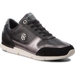 Sneakersy TOMMY HILFIGER - Camo Metallic Light Sneaker FW0FW03231 Black 990. Czarne półbuty damskie TOMMY HILFIGER, bez wzorów, z zamszu, bez obcasa, na płaskiej podeszwie, bez zapięcia. W wyprzedaży za 309,00 zł.