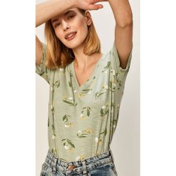 Answear - T-shirt Answear Lab. Zielone bluzki damskie ANSWEAR, s, w kwiaty, z bawełny, casualowe, z okrągłym kołnierzem, z krótkim rękawem. W wyprzedaży za 49,90 zł.
