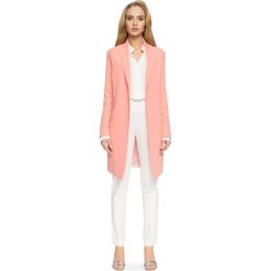 ANGELIQUE Blezer płaszcz na jeden guzik - łososiowy. Różowe płaszcze damskie Stylove, s, bez wzorów, z elastanu, eleganckie, długie. W wyprzedaży za 189,00 zł.