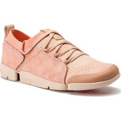 Półbuty CLARKS - Tri Amelia 261389344 Light Pink Combi. Różowe półbuty damskie Clarks, na co dzień, bez wzorów, z zamszu, bez obcasa, na płaskiej podeszwie, bez zapięcia. W wyprzedaży za 229,00 zł.