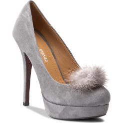 Szpilki SOLO FEMME - 10316-52-E37/000-04-00 Szary. Szare półbuty damskie Solo Femme, z aplikacjami, ze skóry, eleganckie, bez obcasa, na obcasie, bez zapięcia. W wyprzedaży za 189,00 zł.