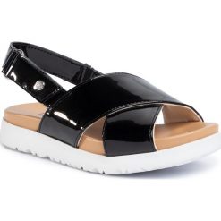 Sandały UGG - K Klara 1107987K Blk. Czarne sandały dziewczęce Ugg, ze skóry ekologicznej, bez zapięcia. Za 259,00 zł.