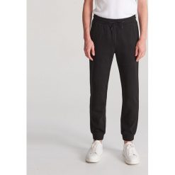 Spodnie dresowe slim fit - Czarny. Czarne spodnie męskie Reserved, s, bez wzorów, z dresówki. Za 109,99 zł.