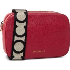 Torebka COCCINELLE - GV3 Mini Bag E5 GV3 55 I1 07 Cherry R62. Czerwone listonoszki damskie Coccinelle, na imprezę, bez wzorów, ze skóry, bez dodatków. Za 749,00 zł.