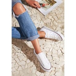 Białe Trampki Darling Tyrel. Białe trampki i tenisówki damskie vices, bez wzorów, bez zapięcia. Za 49,99 zł.